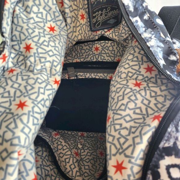 High Sierra Clybourn Tote Bag, Blue & White Geometric Eclipse/Raven, One Size - Picture 4 of 12